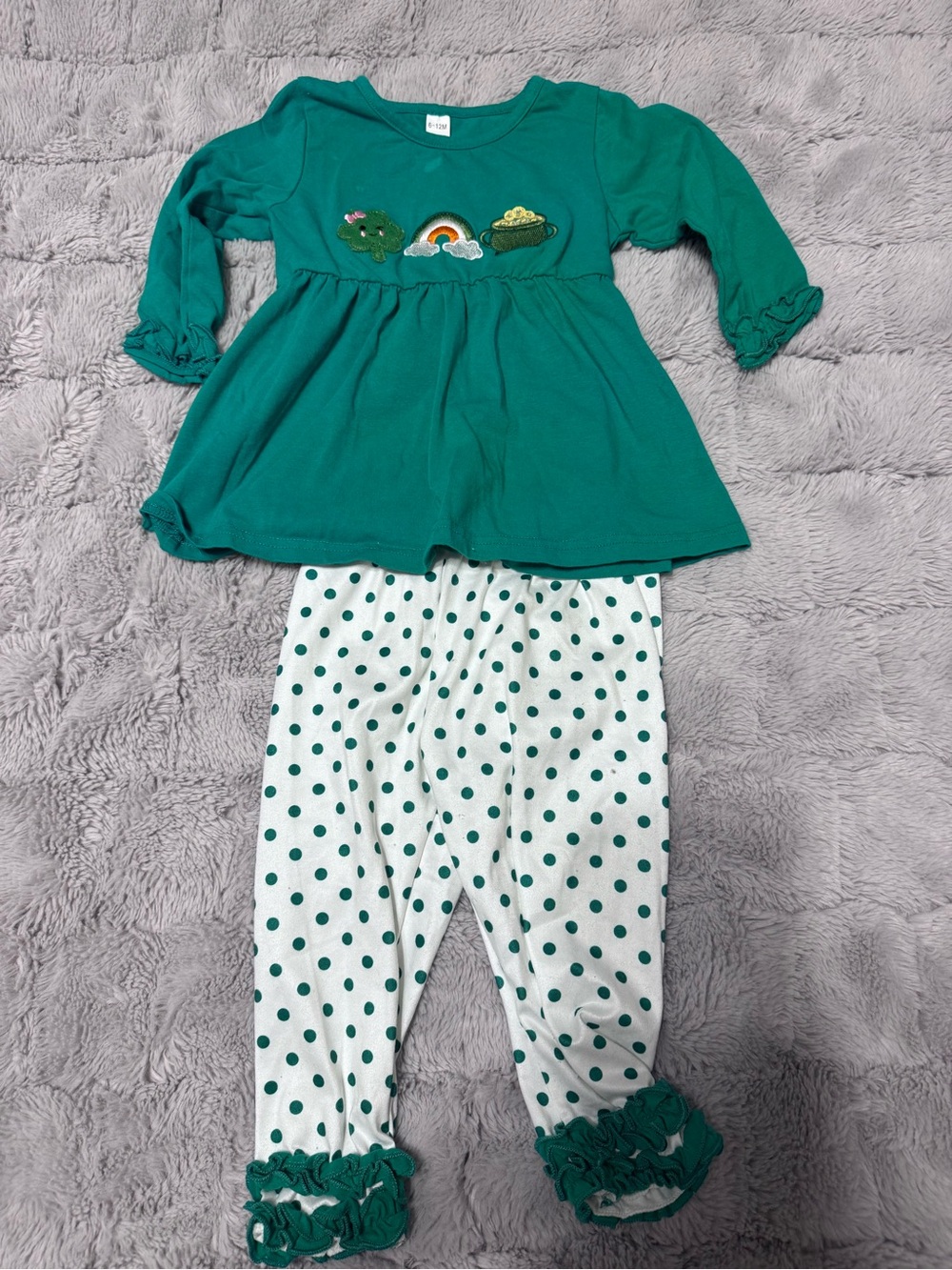Amazon Green Two-Piece Pajama Set with Polka Dot Pants